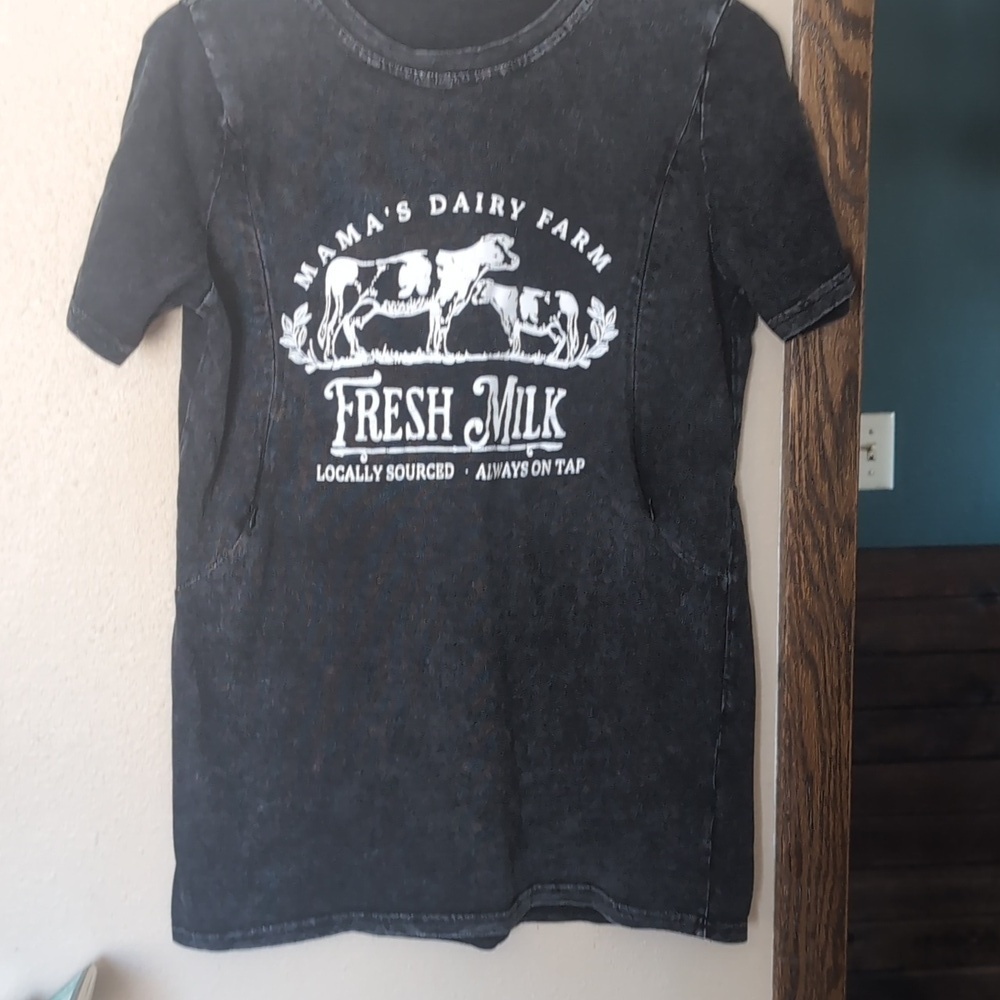 Breastfeeding Cow Graphic T-shirt With Easy Accessibility Zippers - Picture 3 of 4